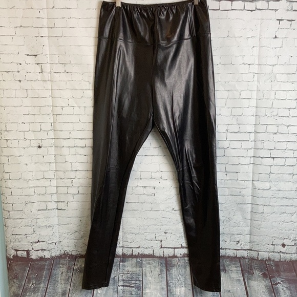 R Label by The Reset Black Vegan Faux Leather Leggings Size XL Cruelty Free - Picture 3 of 16